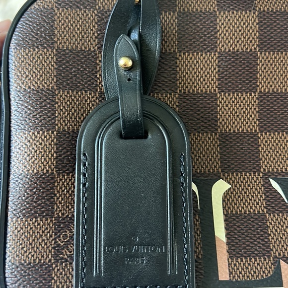 Louis Vuitton Limited Edition cross body bag - Picture 4 of 17